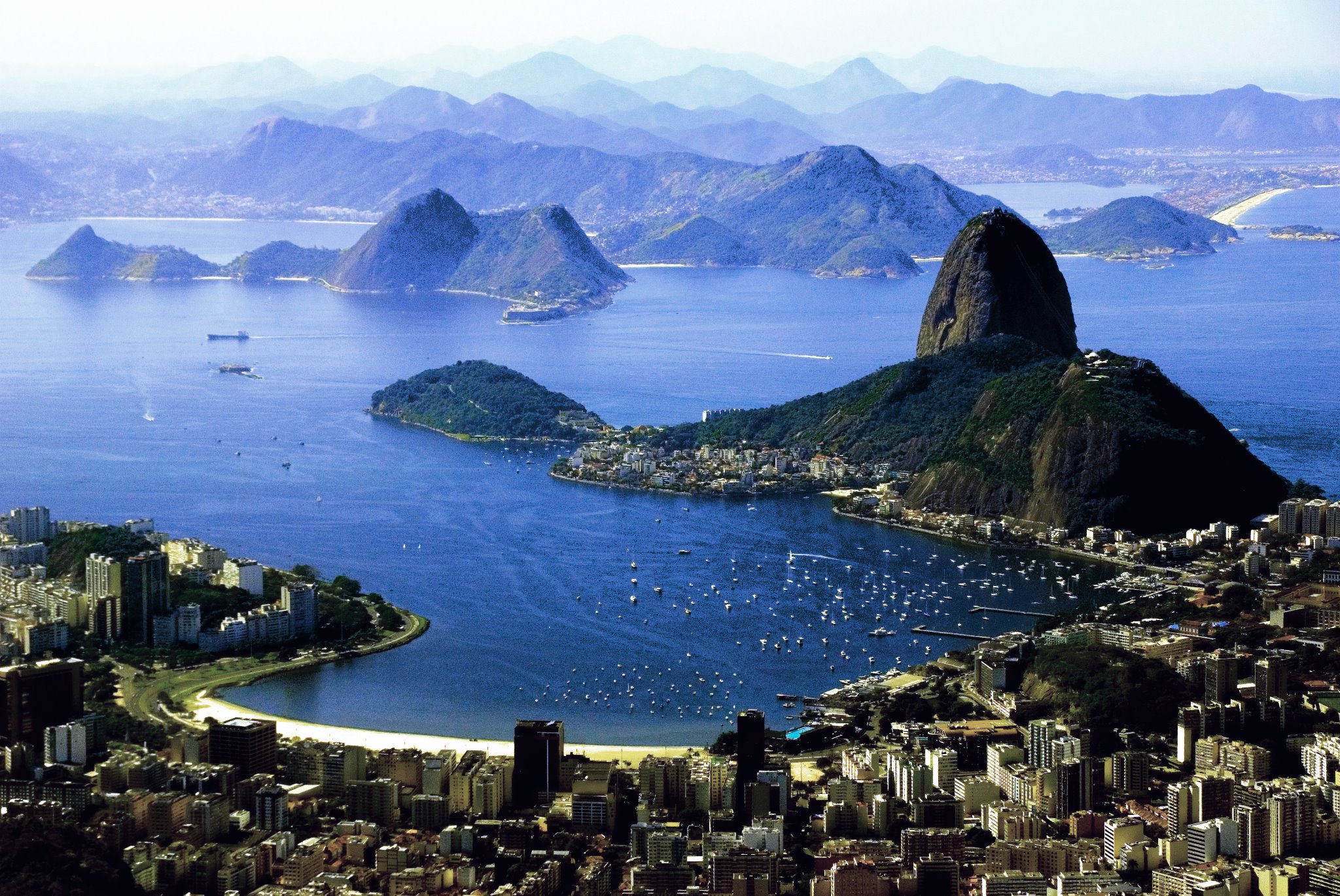 Бразилия летом. Лето в Бразилии на рабочий стол. Rio de Janeiro vacation. Rio is the Home of Sunshine Samba and the Sugarloaf Mountain.
